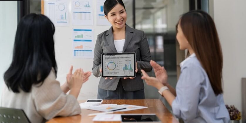 Analizador de audiencia: adapta mensajes según perfil del lector.