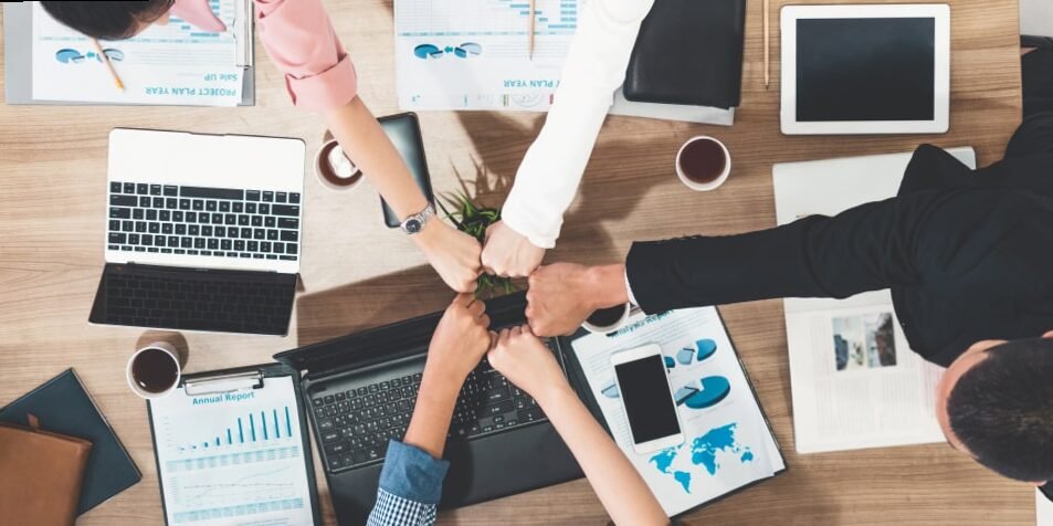 Asistente de toma de decisiones: evalúa pros y contras de opciones.